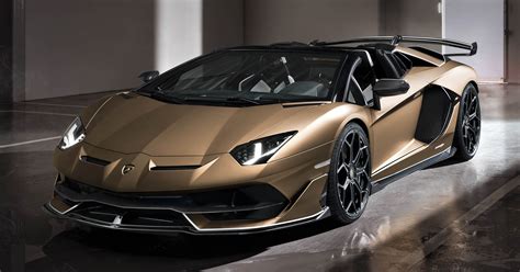 lamborghini aventador.